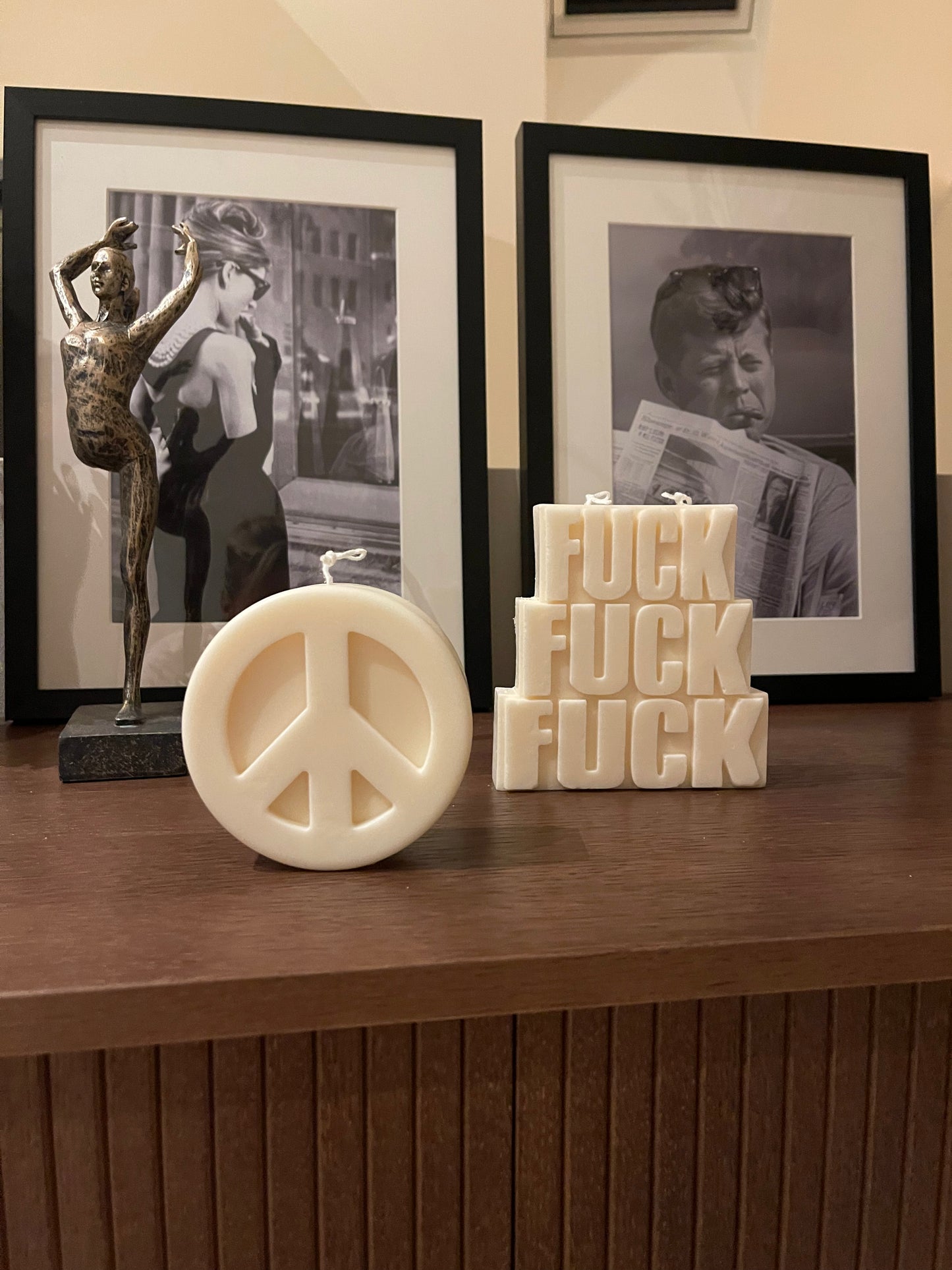 Mooniq Kerzen-Set bestehend aus 2 Kerzen: "The F*ck und The Peace"